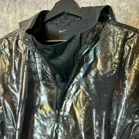 EUC Nike Air Women’s Foil Running Jacket - Small - Picture 3 of 10